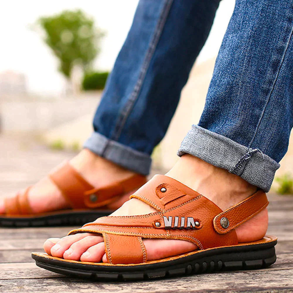 Ljusbruna herrsandaler med ergonomisk komfort, bekväma för vardagen och stilrena för sommaren.