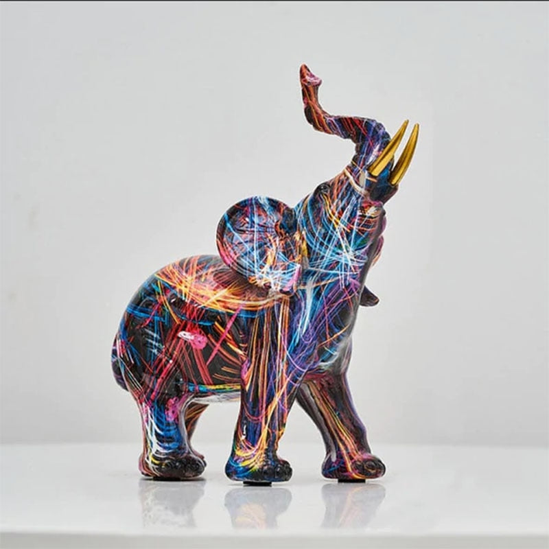 Unik konstskulptur: abstrakt elefant i levande färger. Modern handgjord dekoration, perfekt presentidé.