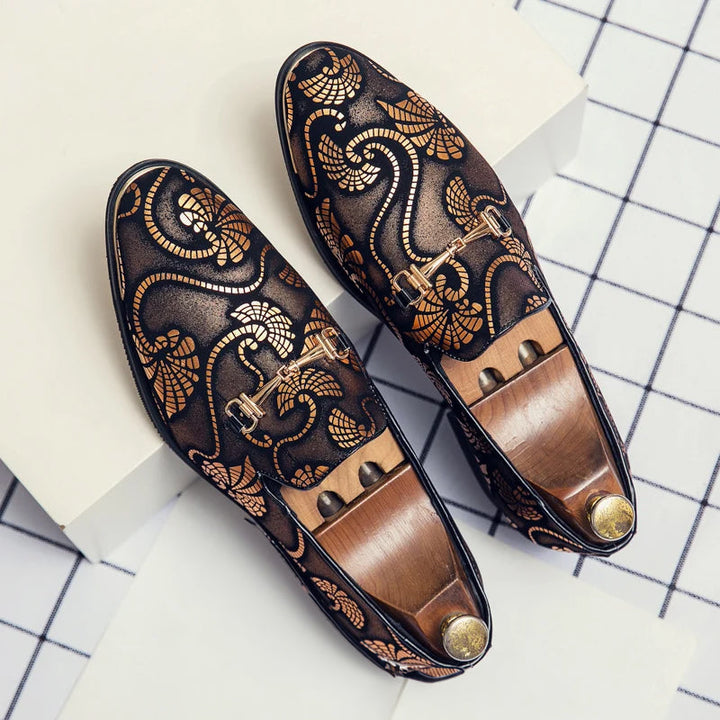 Stilrena herr loafers med färgstark design, slip-on för enkel användning. Perfekta för sommar och vardag.