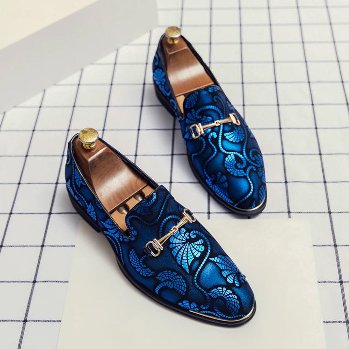 Bekväma och färgglada herr slip-on loafers i modern design. Idealiska sommar- och vardagsskor.