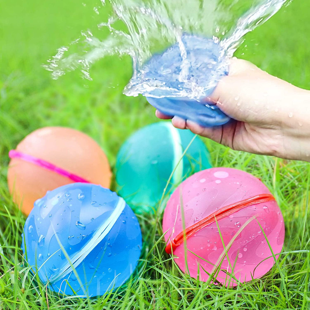 Närbild av en innovativ, självförslutande återanvändbar vattenballong för poollek.