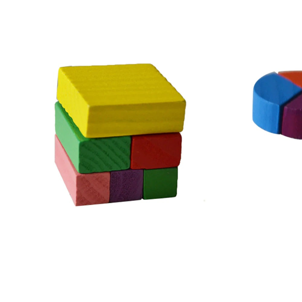 Samling av olika 3D-träpussel i form av djur och fordon, främjar kreativitet och motorik.