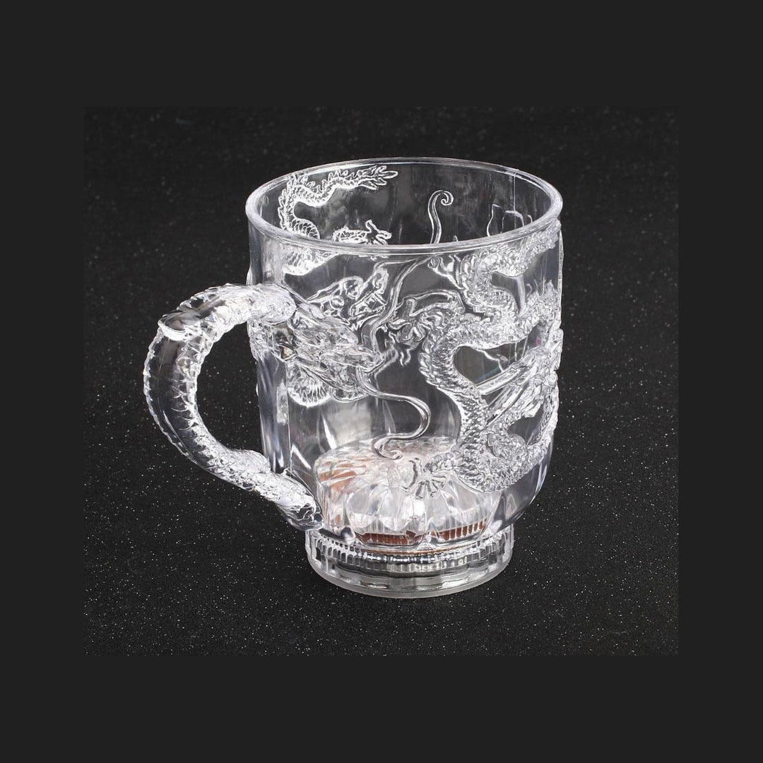 Färgskiftande drakmugg i plast med LED. Perfekt festmugg för drycker, bar, disco och en unik present.