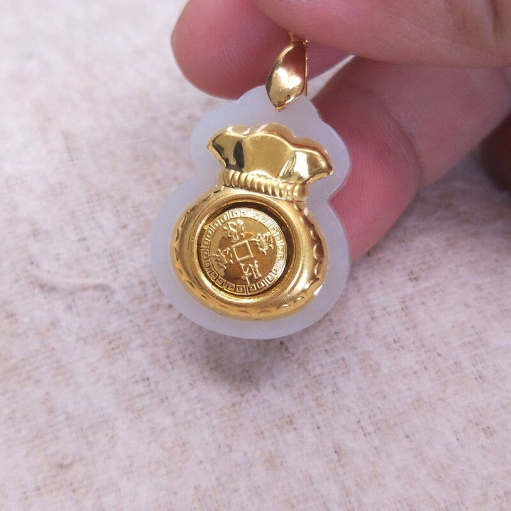 Grön Feng Shui jade pengapåse amulett. Lockar rikedom, lycka & positiv energi för kvinnor.