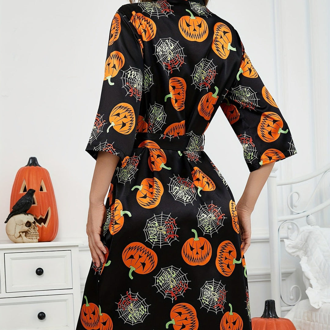 Baksida av damernas Halloweenklänning med pumpamönster. Lös passform och festlig design för en rolig höstkväll.