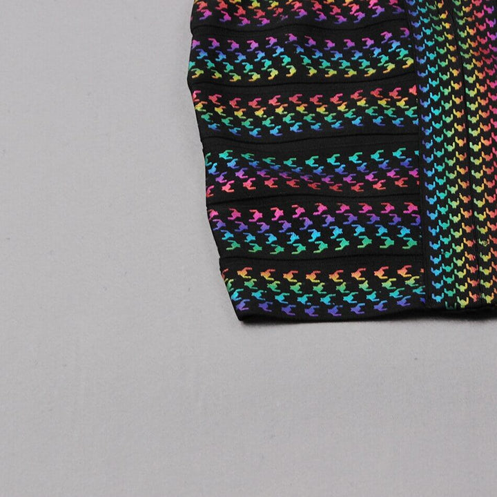 Bohemian chic flerfärgad randig miniklänning. Ärmlös festklänning för kvinnor, stretchig och bekväm.