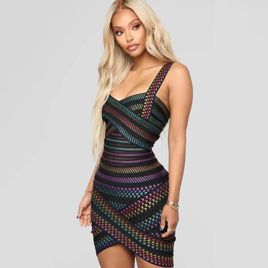 Kvinnors flerfärgade randiga miniklänning. Stilren ärmlös partyklänning i bodycon-stil för sommaren.