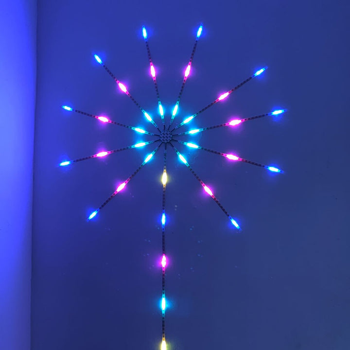 Juldekoration: Fyrverkeri LED-ljus med Bluetooth-styrning som ger en festlig och smart julbelysning.