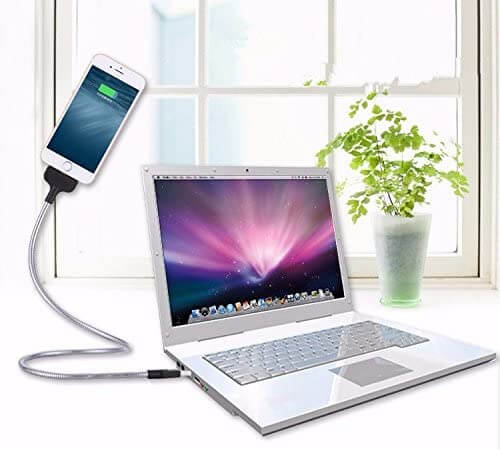 Innovativ laddningskabel som även fungerar som flexibelt telefonstativ. Mångsidigt tillbehör.