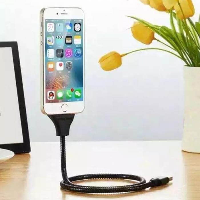 Robust flexibel laddningskabel med mobilhållarfunktion. Ett oumbärligt telefontillbehör.