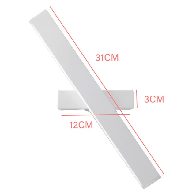 Minimalistisk LED-vägglampa, 360° roterbar. Passar modern inredning och belysningsbehov.