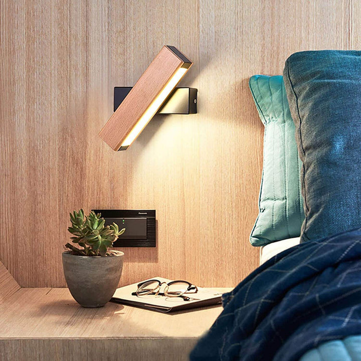 Roterbar LED-lampa, väggmonterad. Perfekt för accentbelysning och modern inredning.