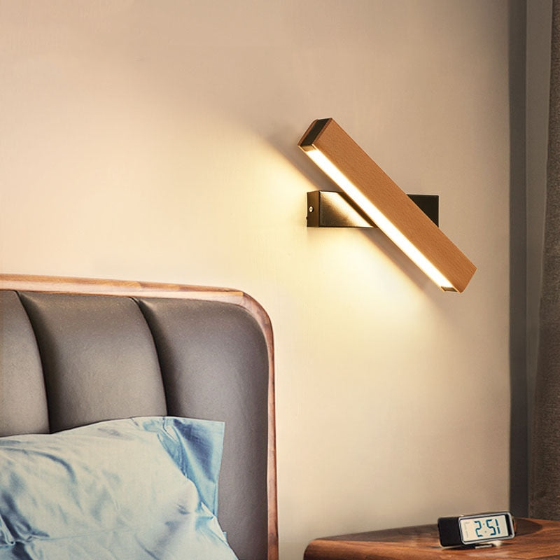 Flexibel vägglampa med LED, 360° rotation. Skapar modern accentbelysning.