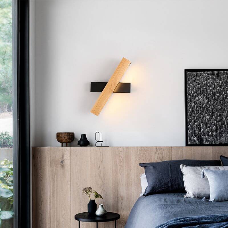 Justerbar LED-vägglampa, 360° roterbar. Funktionell och modern inredningsdetalj.