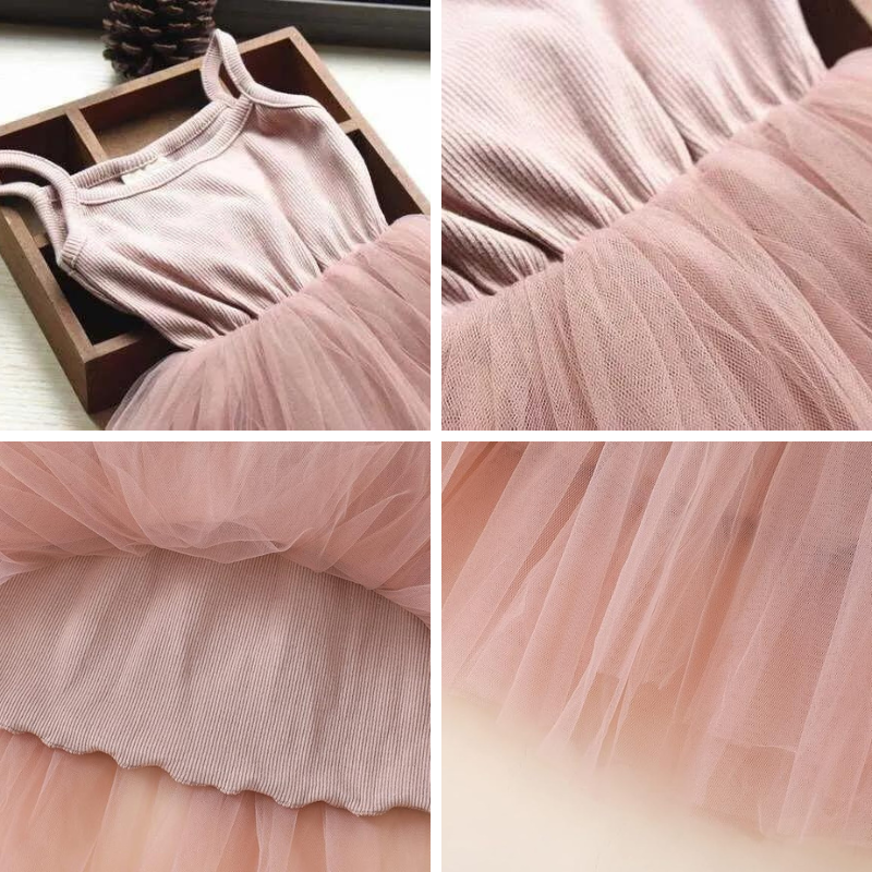 Komplett look av barnens prinsessklänning, ärmlös med paljetter och voluminös tyllkjol.