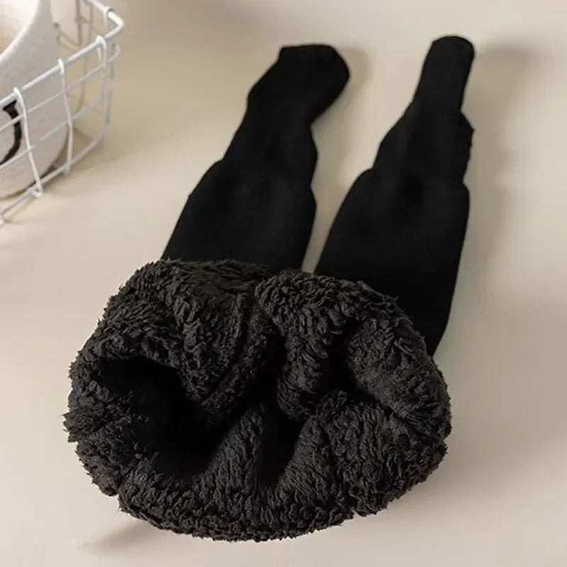 Flickor på bild med varma turkosa bomullsvintertights, strumpbyxor