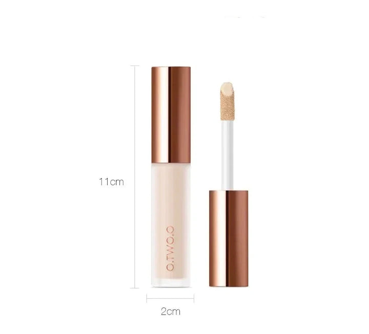 Högkvalitativ flytande concealer. Döljer, jämnar ut och ger naturlig lyster för en strålande, felfri hud.