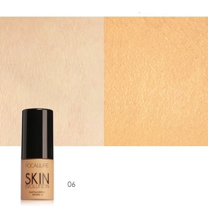 Basmakeup: Hudtonsmatchande flytande foundation, naturligt resultat.
