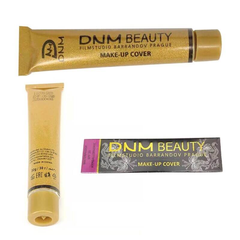 Set med fulltäckande concealers i olika nyanser. Långvarig kosmetika för felfri hud och skönhet.