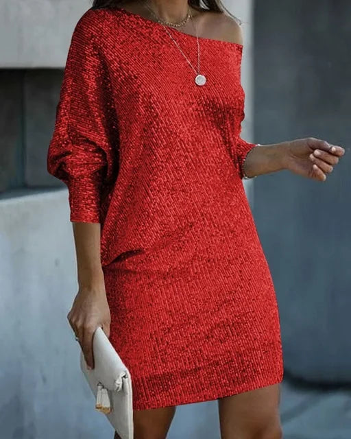 Trendig figursydd off-shoulder klänning. Kort glamourös paljettklänning för fest.