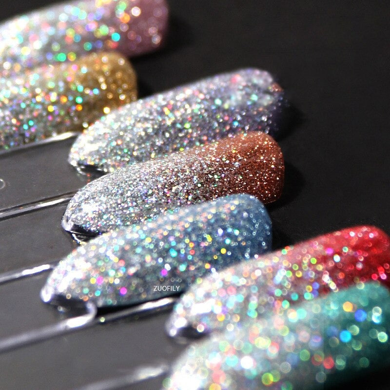Applicerad glitter gelpolish som skapar en lysande, hållbar effekt. Idealisk för elegant nagelkonst.
