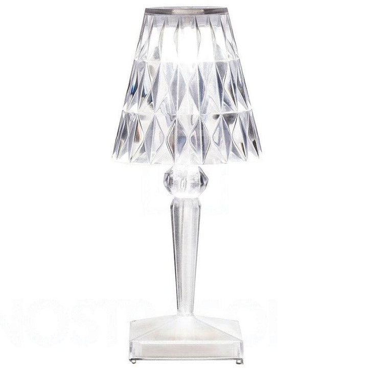 Glittrande LED-bordslampa med kristallklar diamantdesign, perfekt för modern heminredning och mysbelysning.