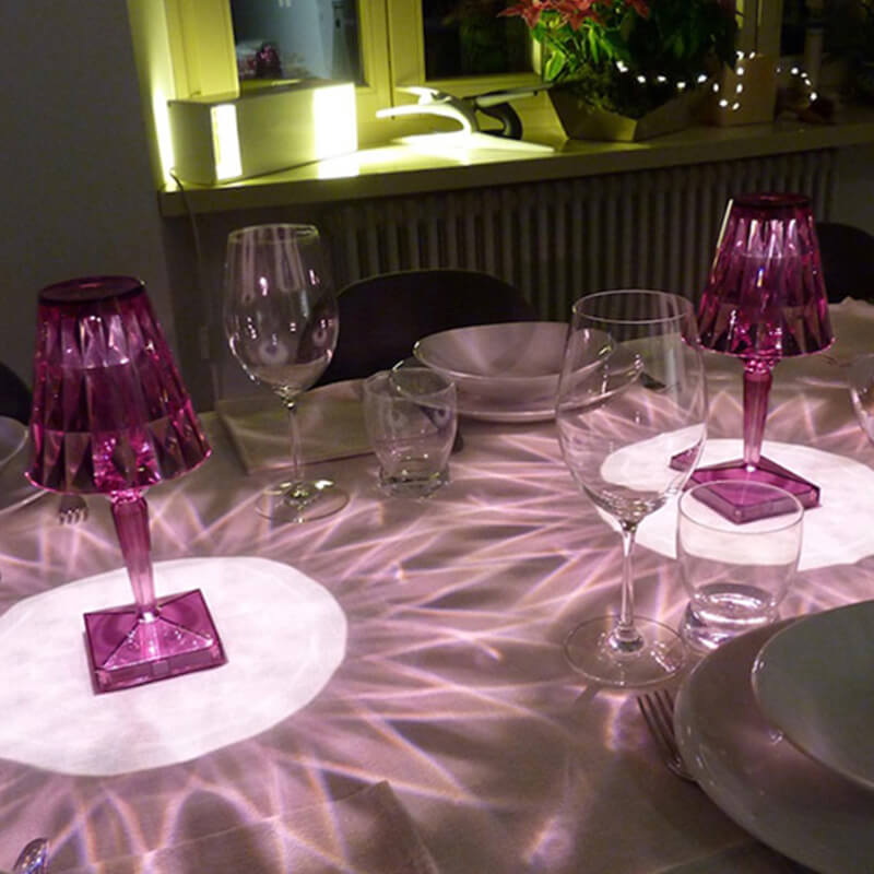 Kristallklar bordslampa med LED-ljus. Glittrande diamantdesign med touch-funktion för stämningsfull belysning.