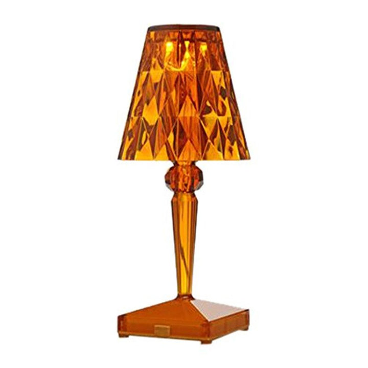 Presenttips: Dekorativ LED-bordslampa med skimrande diamantdesign. En modern designlampa för stilfull heminredning.