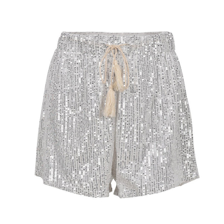 Festshorts med glittrande paljetter och hög midja, designade för en elegant utekväll eller sommarfest.