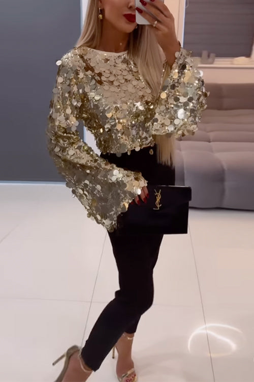 Sommarstil: Metallic paljett crop top för dam med utsvängda långa ärmar, vårmode.