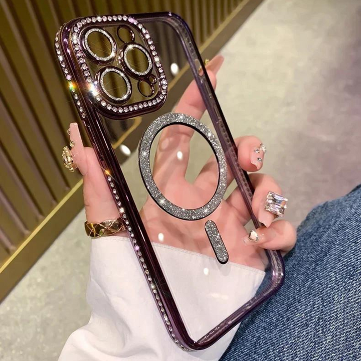 Hand som håller iPhone med lyxigt glittrigt diamantskal, modeaccessoar