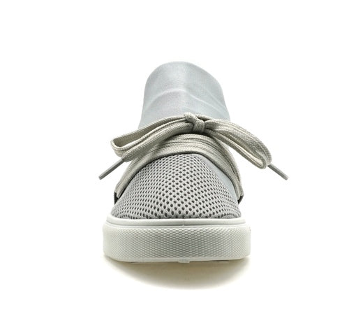 Stilrena grå slip-on skor för dam. Mångsidiga vardagsskor för vår, sommar och höst.