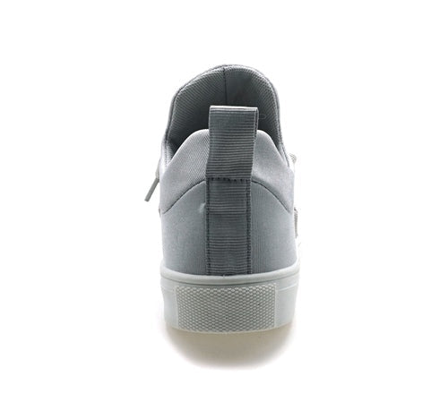 Enkla och bekväma grå slip-on damskor för en avslappnad stil. Lätta att ta på och bekväma hela dagen.