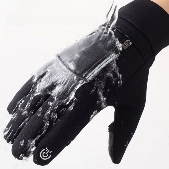 Närbild på svart herr vattentät pekskärmshandske, visar robust material och fingerdetaljer för grepp.