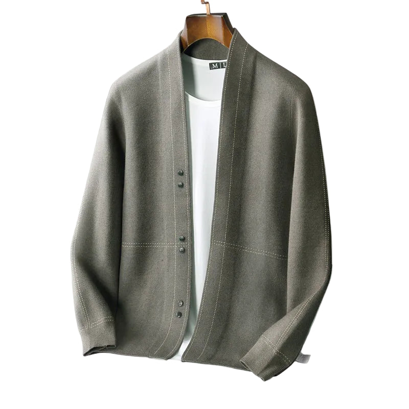 Grå herrkofta i tidlös stickad design. Värmande och bekväm cardigan, perfekt för höst- och vintermode.