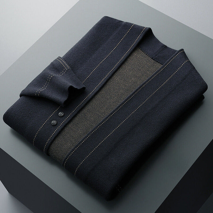 Herrkofta i elegant klassisk stil. Tidlös stickad cardigan för män, perfekt för moderiktigt höstmode.
