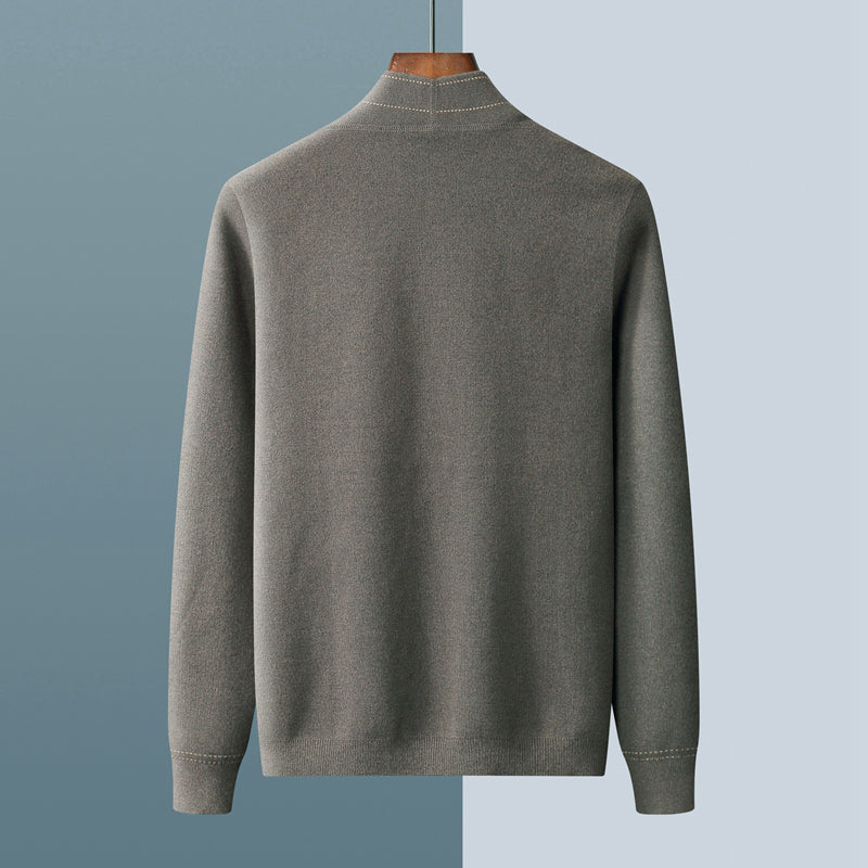 Mäns tidlösa cardigan. Svart stickad herrkofta som ger komfort och stil för både höst och vinter.