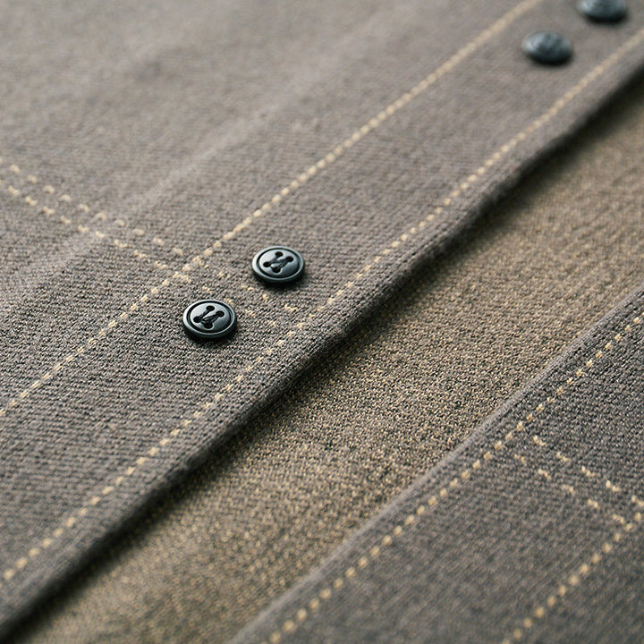 Klassisk stickad herrkofta. Värmande cardigan för män, erbjuder tidlös stil och bekvämlighet året runt.
