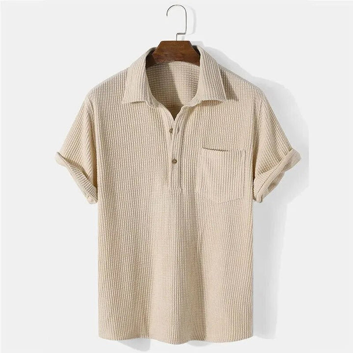 Snygg herr polo med våffelmönster. Mångsidig pikétröja för casual stil, herrmode och sommarlooken.