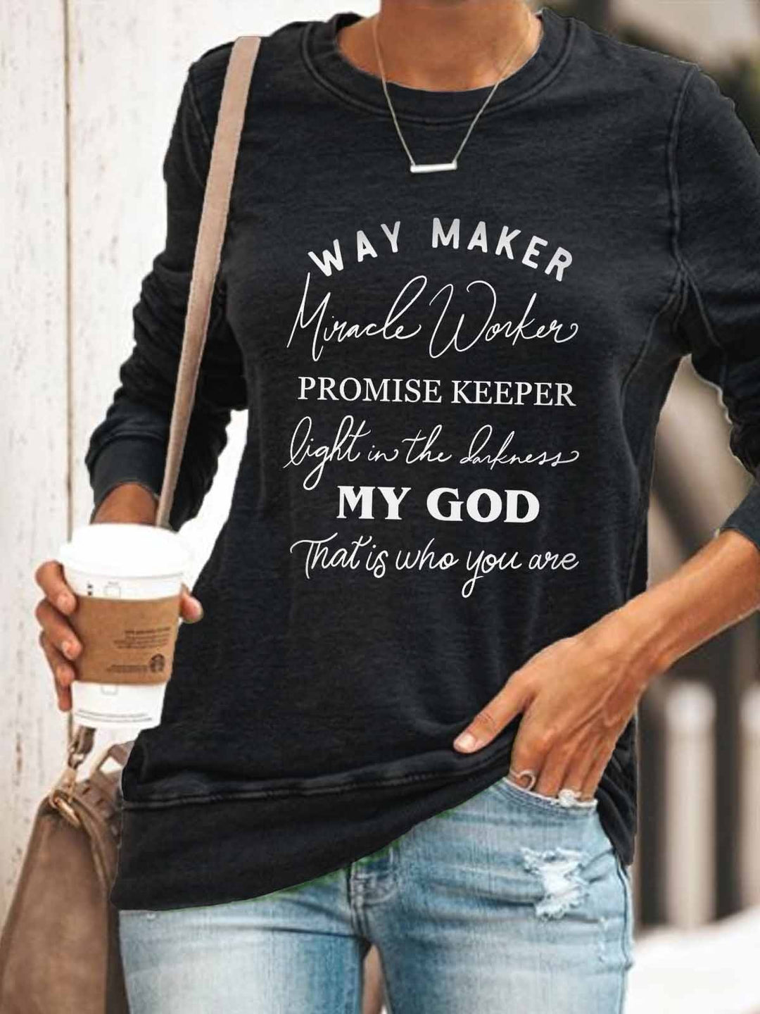 Långärmad grön pullover för kvinnor, idealisk för mysiga stunder och avslappnad vardagsstil. Damkläder.