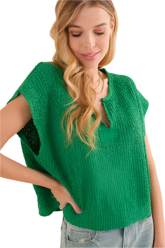 Grön ärmlös tröja för kvinnor med trendig patchdesign. Perfekt sommarplagg för en bekväm, casual chic stil.