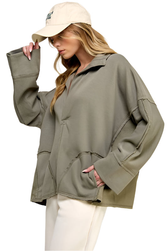 Grön v-ringad damtröja med dolmanärm. Bekväm och stilren pullover, perfekt för avslappnad vardag.