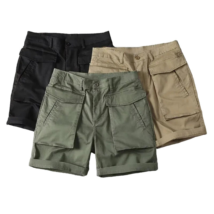 Bekväma herrshorts i beige cargodesign med praktiska fickor, perfekta för sommar och fritid.