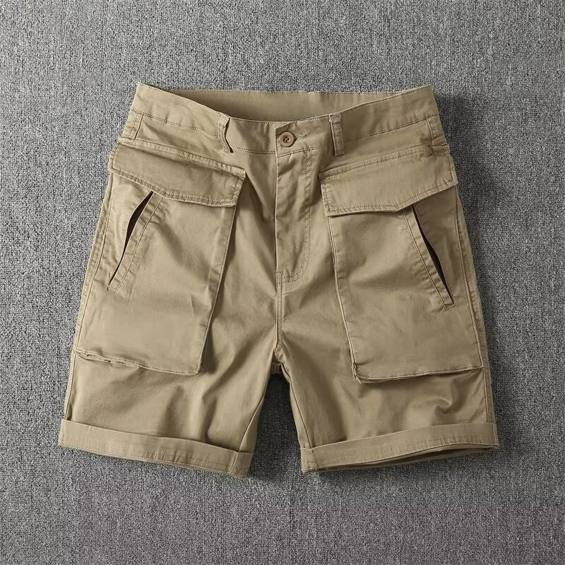Svarta taktiska cargoshorts för män, idealiska för utomhuskläder och vardagsbruk med smarta fickor.