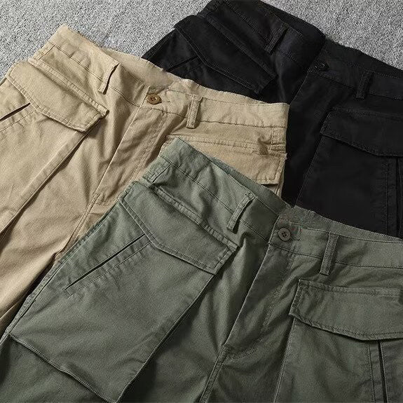 Herrshorts i beige taktisk stil, slitstarka och bekväma fritidsshorts för aktivt utomhusliv.