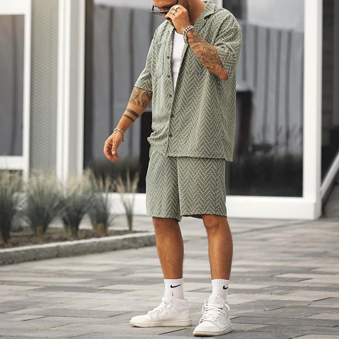Trendigt grönt shorts set för män; avslappnad kortärmad skjorta & bekväma shorts. Perfekt för sommar & fritid.