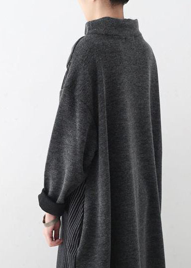 Grårandigt set med mjuk tröja och vida byxor, perfekt för kvinnors bekväma och eleganta vardagslook.