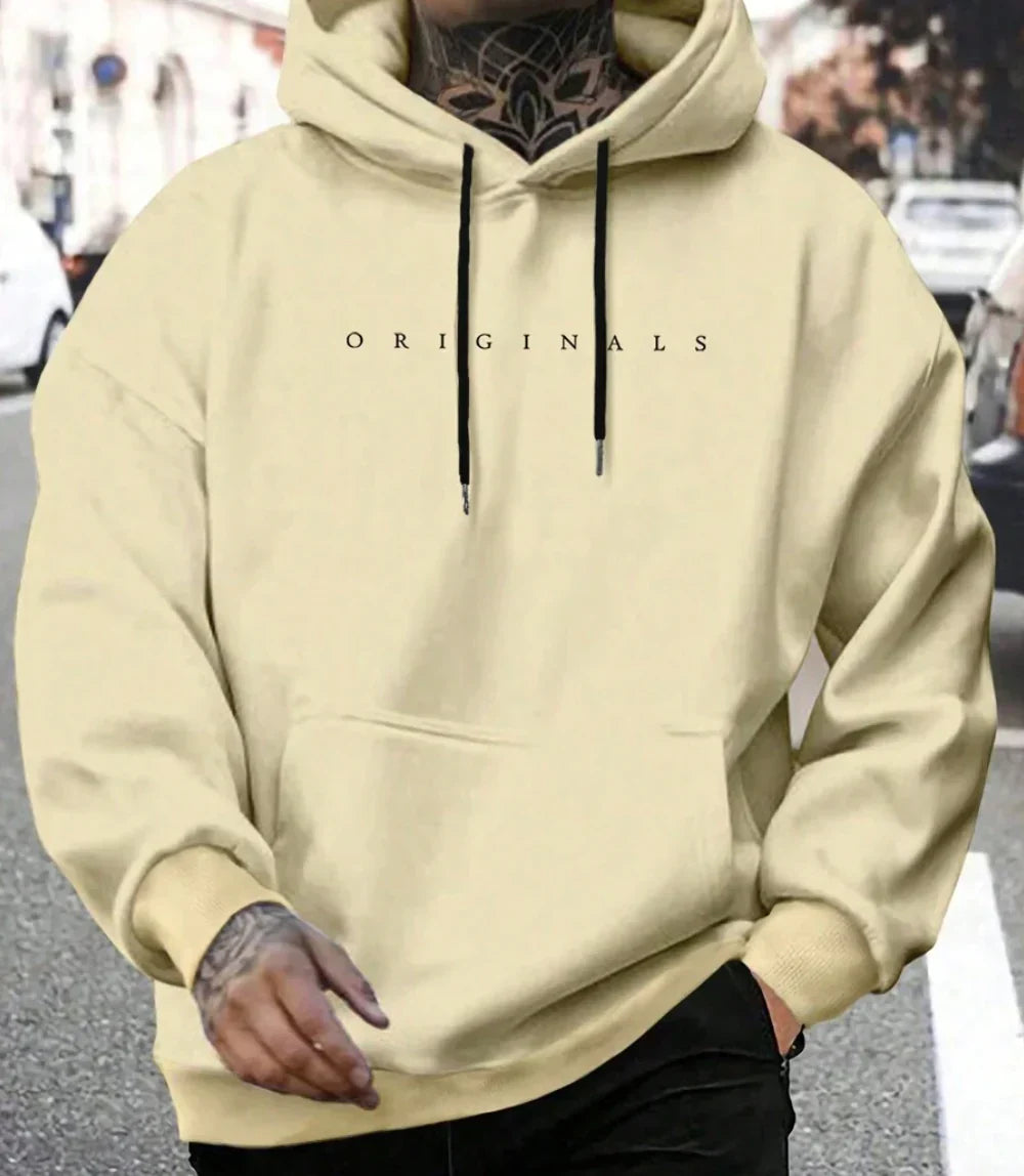Vit herrhoodie med modern design, mjuk komfort och avslappnad stil för vardagsbruk. Bekväm tröja.