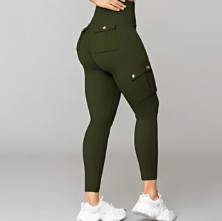 Närbild på midjebandet av de högmidjade slim fit stretch cargobyxorna för damer.