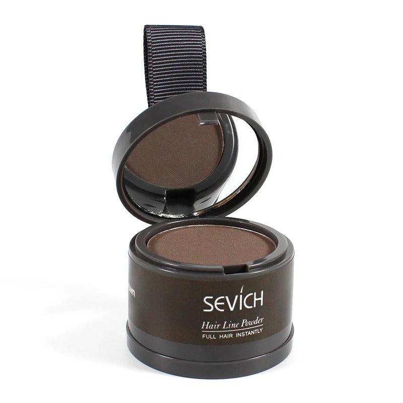 Kvinna applicerar Hårlinjepulver Concealer för att dölja tunna områden vid hårfästet.